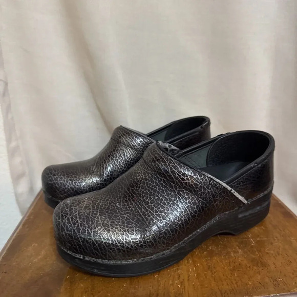 Dansko EU 36 US 5.5 Clogs Leather Metallic Gray Professional Comfort Shoes Nurse - Picture 1 of 11